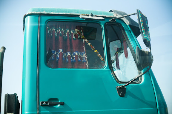 juxtapoza_091022093300.jpg
