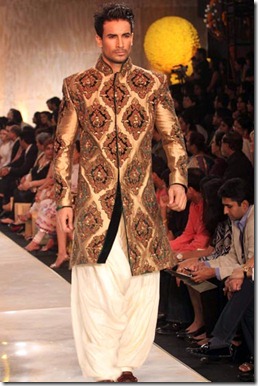 Manish Malhotras collection2 at HDIL2010