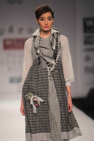 [WIFW SS 2011Péro Collection by Aneeth Arora11[5].jpg]