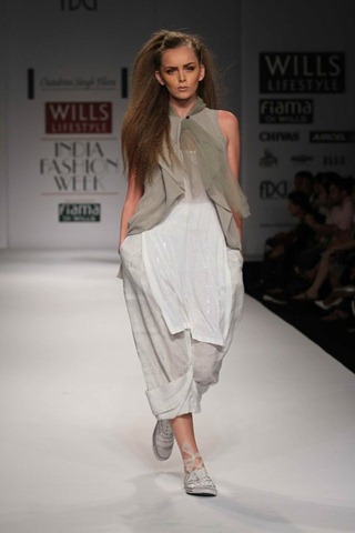 [WIFW SS 2011 collection by Chandrani Singh Fllora 9[4].jpg]