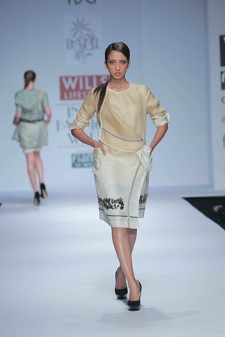 [WIFW SS 2011 collection by Vineet Bahl (16)[6].jpg]