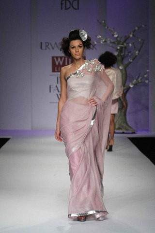 [WIFW SS 2011collection by Urvashi Kaur  (5)[4].jpg]