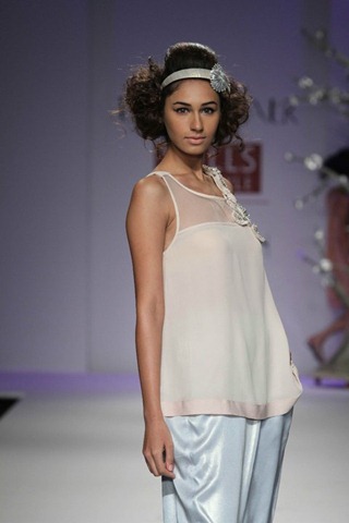 [WIFW SS 2011collection by Urvashi Kaur  (7)[5].jpg]