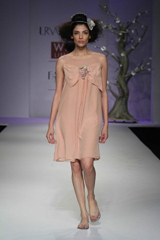 [WIFW SS 2011collection by Urvashi Kaur  (13)[4].jpg]