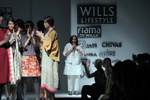 Neeru Kumar's collection at WLS 2011 (24)