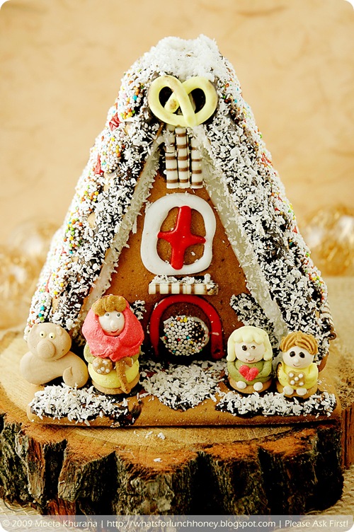 Scandinavian Gingerbread House - Pepparkakstuga (03) by MeetaK