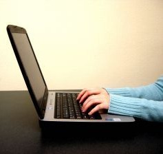 [person_on_computer[4].jpg]