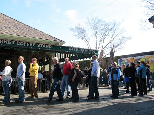 カフェデュモンドの行列