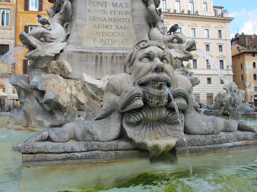 人を馬鹿にした顔