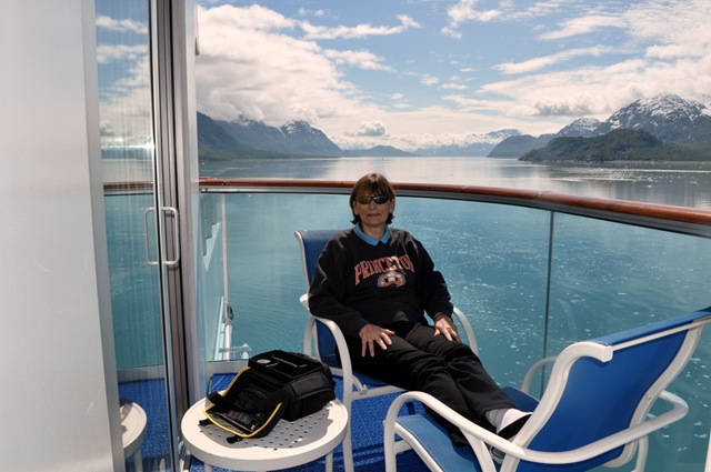 [viewing glaciers from balcony[4].jpg]