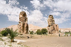 [240px-Luxor,_West_Bank,_Colossi_of_Memnon,_morning,_Egypt,_Oct_2004[3].jpg]