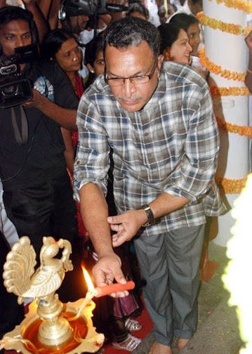 CLICK THE ABOVE ARROW TO  ZOOM THE IMAGE