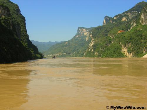 Xiling Gorge begins