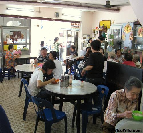Crowd at Swee Kong Coffee Shop