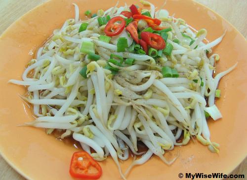 Juicy and Sweet Bean Sprouts or Taugeh Juicy and Sweet Bean Sprouts or Taugeh