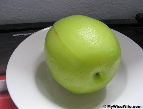 Another angle of Crystal Guava - looks like a huge apple Another angle of Crystal Guava - looks like a huge apple