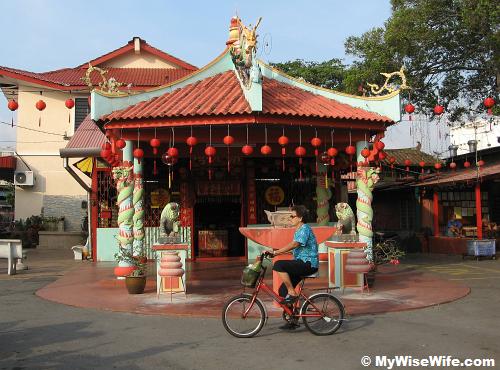 Chinese Temple at the entrance of Chew Jetty