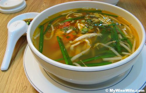 Ipoh Kuey Teow (Flat Noodle Soup)