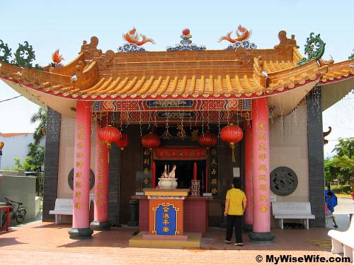 Facade of newly renovated Chinese Temple