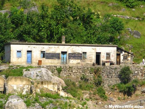 Abandon house - folks stayed at low area have to relocate