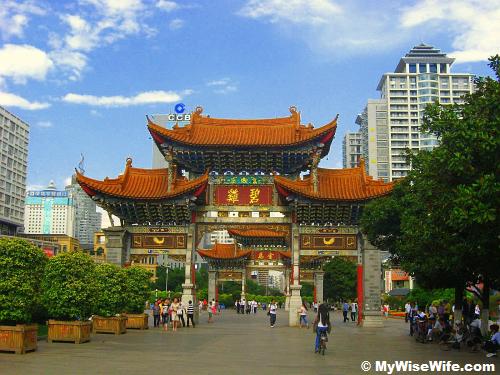 Green Rooster (front arch) and Golden Horse (the behind arch) - the emblem for Kunming city was designed according to a popular legend about Dianchi Lake Green Rooster (front arch) and Golden Horse (the behind arch) - the emblem for Kunming city was designed according to a popular legend about Dianchi Lake