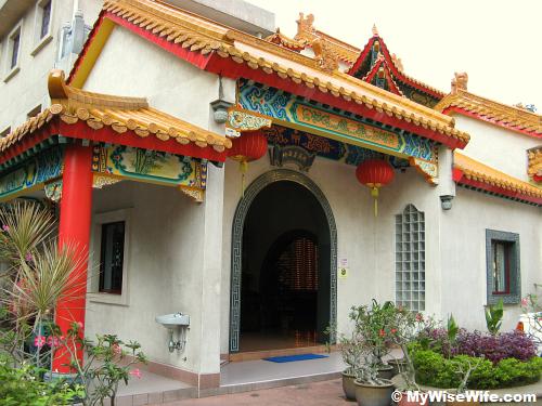 Spacious and well-kept compound