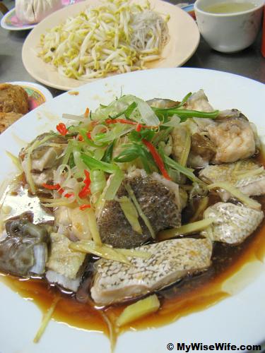 Steamed fish and bean sprout bee hoon