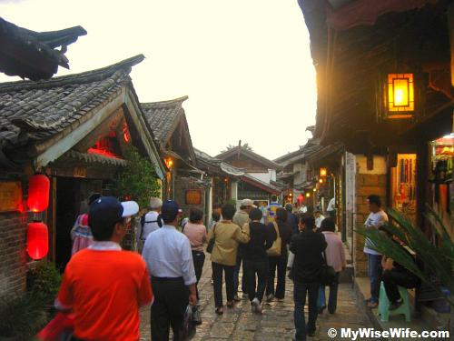 We took a stroll along the Old Town of Lijiang