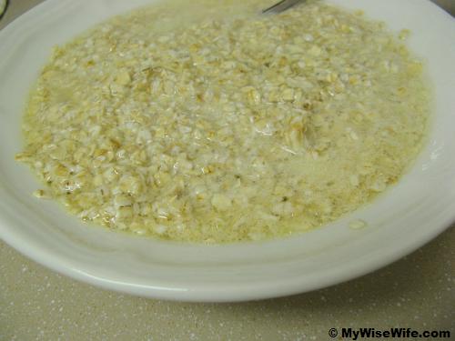 Quick oat is immersed in milk