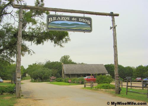 The main entrance of Brazos de Dios