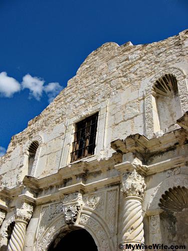 The Alamo Shrine - In memory of the men who fell in defense of the Alamo The Alamo Shrine - In memory of the men who fell in defense of the Alamo