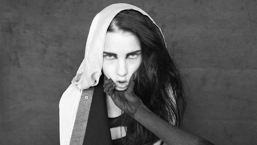 Gif Animado de Algo Fashion e Estranho