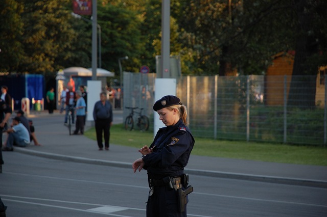 [military_woman_austria_police_000003[2].jpg]