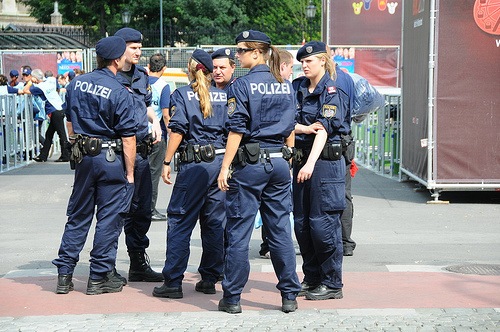 [military_woman_austria_police_000010[2].jpg]