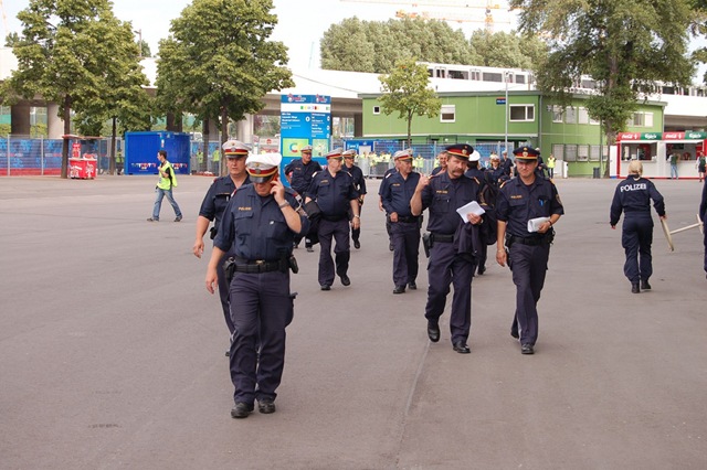 [military_woman_austria_police_000042[2].jpg]