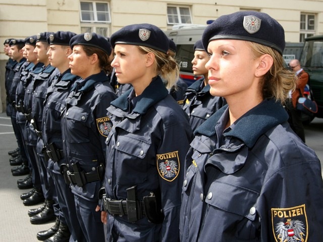 [military_woman_austria_police_000095[2].jpg]