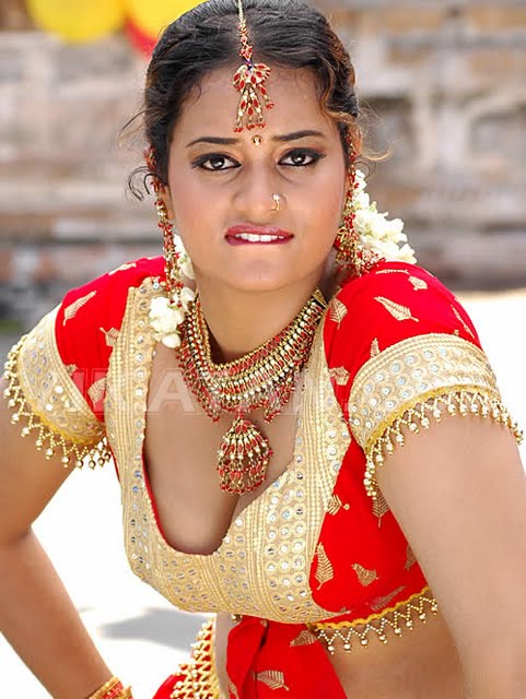 South Indian HQ glamour wallpapers@MirchiWoods.com