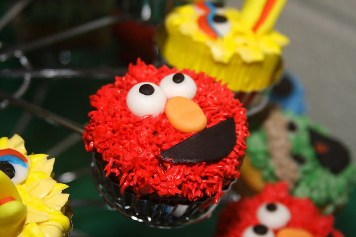 Elmo cupcake