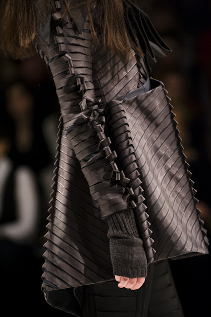 Eduard NASYROV for TM «STOLICHNY», UFW, fall/winter 2010-11 Photographer Serge Chernikov