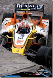 25.05.2008 Monte Carlo, Monaco, 
Nelson Piquet Jr (BRA), Renault F1 Team goes out of the track at first corner - Formula 1 World Championship, Rd 6, Monaco Grand Prix, Sunday Race - www.xpb.cc, EMail: info@xpb.cc - copy of publication required for printed pictures. Every used picture is fee-liable. © Copyright: Charniaux / xpb.cc