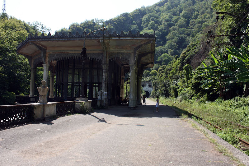 Абхазия за один день - Новый Афон и Сухум. Невероятная железная дорога.