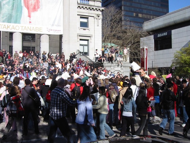 [pillowfight[3].jpg]