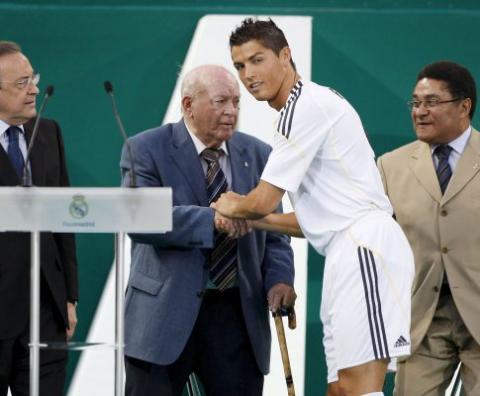 Cristiano Ronaldo com o mítico Don Alfredo Di Stefano Cristiano Ronaldo com o mítico Don Alfredo Di Stefano