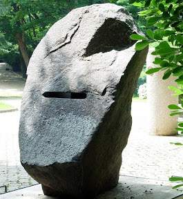 Milestone live stone carving - Carlos Lizzariturry Moro Milestone live stone carving - Carlos Lizzariturry Moro