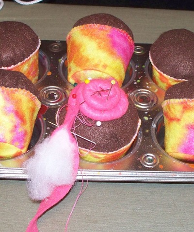 [felt cupcakes 2[5].jpg]