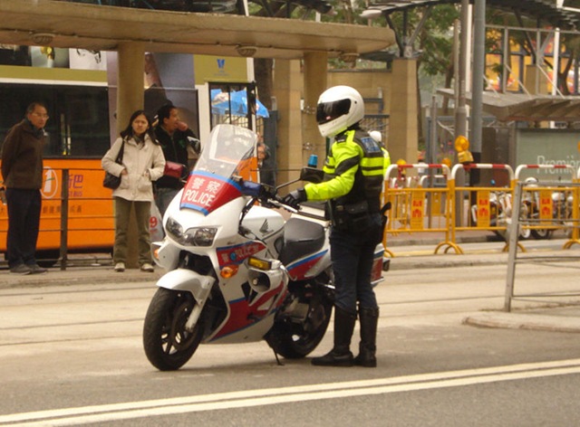 [800px-HK_Police_traffic[3].jpg]