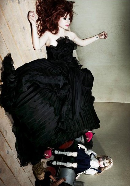 %Lady Gaga Justin Bieber Avril Lavigne posa como una muñeca