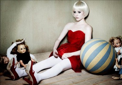 %Lady Gaga Justin Bieber Avril Lavigne posa como una muñeca