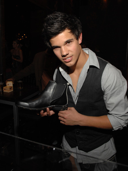 %Lady Gaga Justin Bieber Taylor Lautner deseperado por Luna Nueva