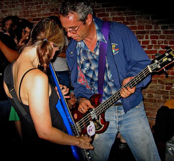 Interview with Singing-Bassist Mike Watt | Singing Bassist